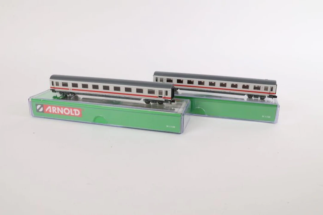 Arnold N - HN4122/23 - Model train passenger carriage (2)...
