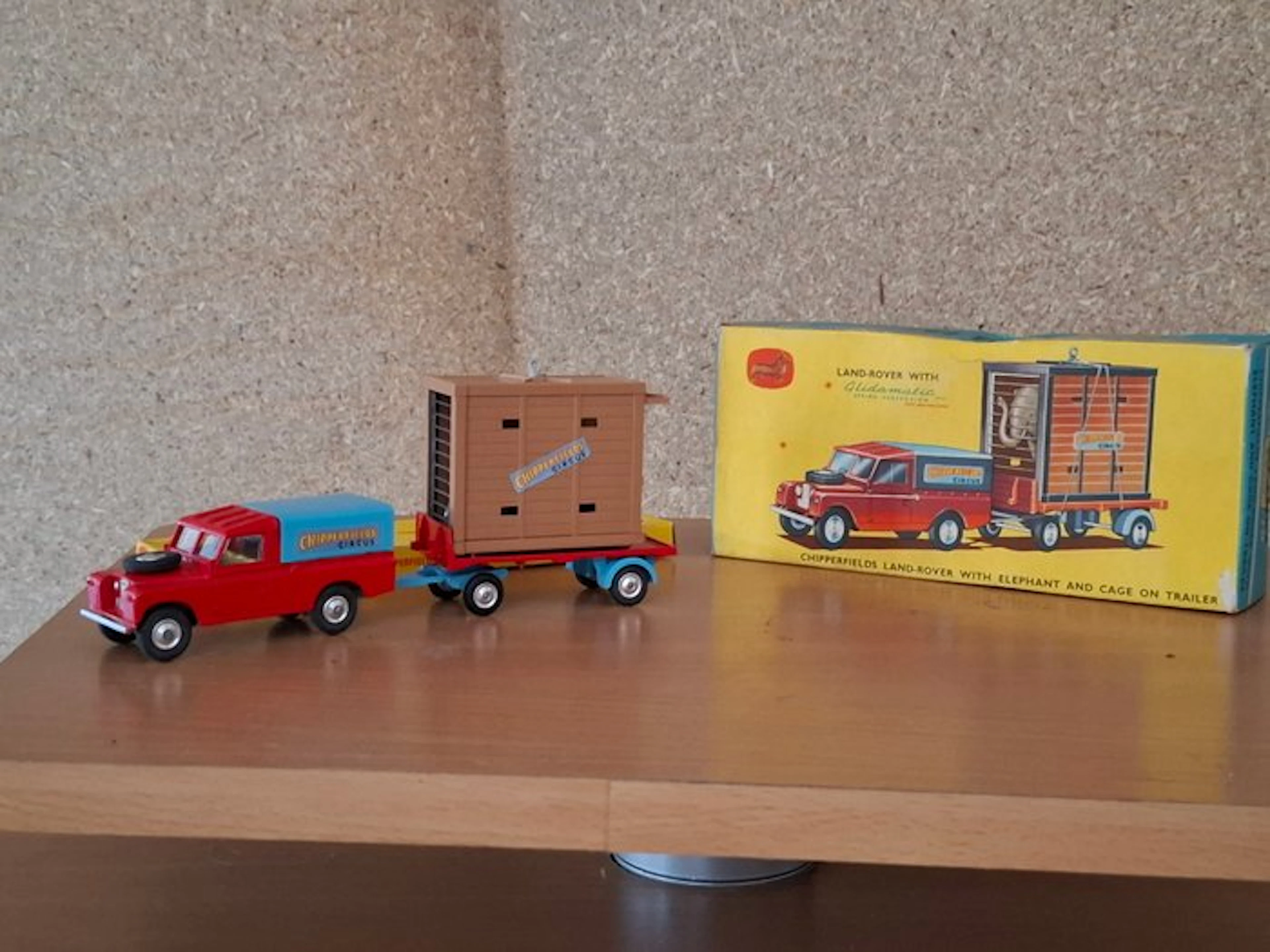 Corgi Toys - Toy vehicle Chipperfields Land-Rover met...