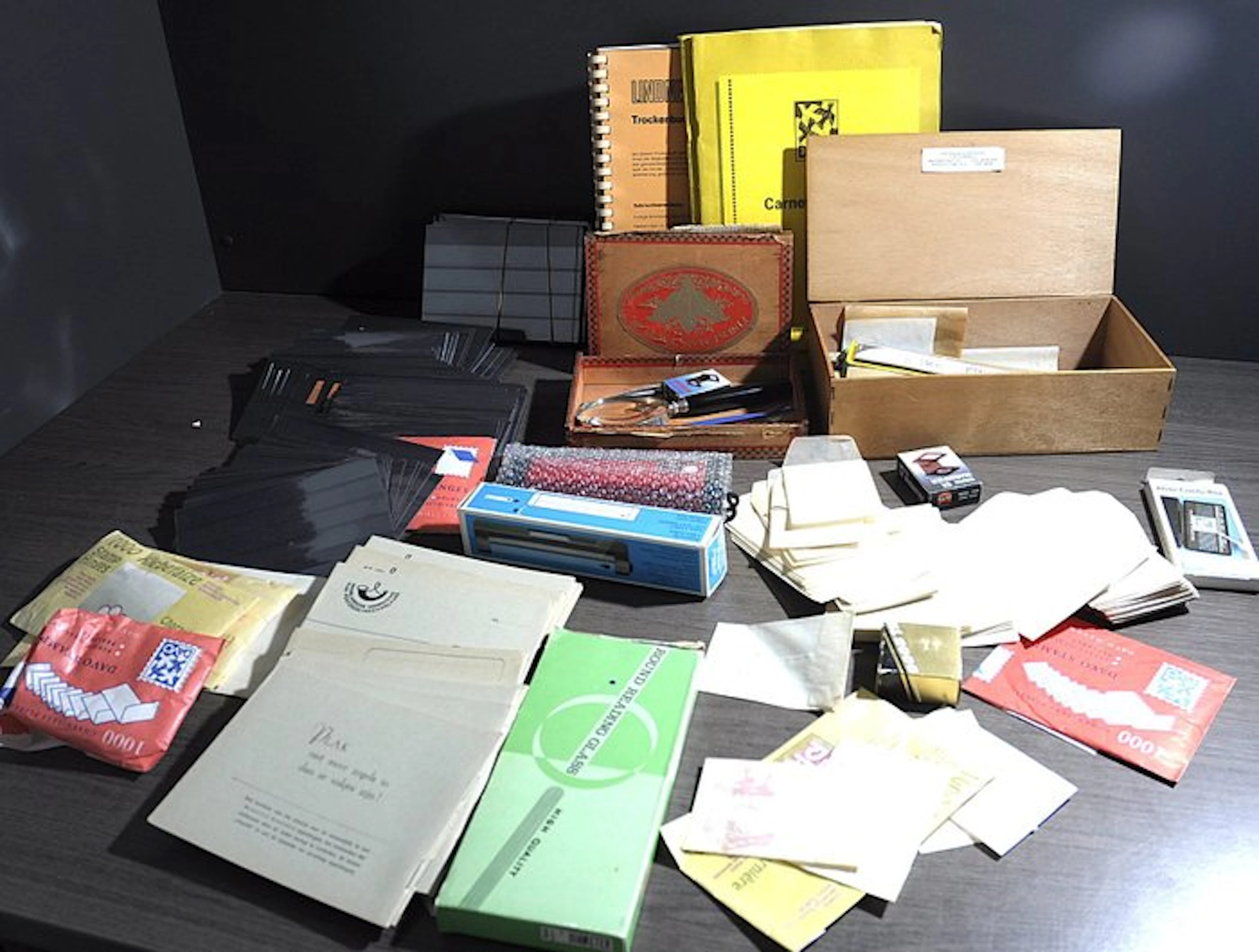 Accessories - Mixed lot including a loupe