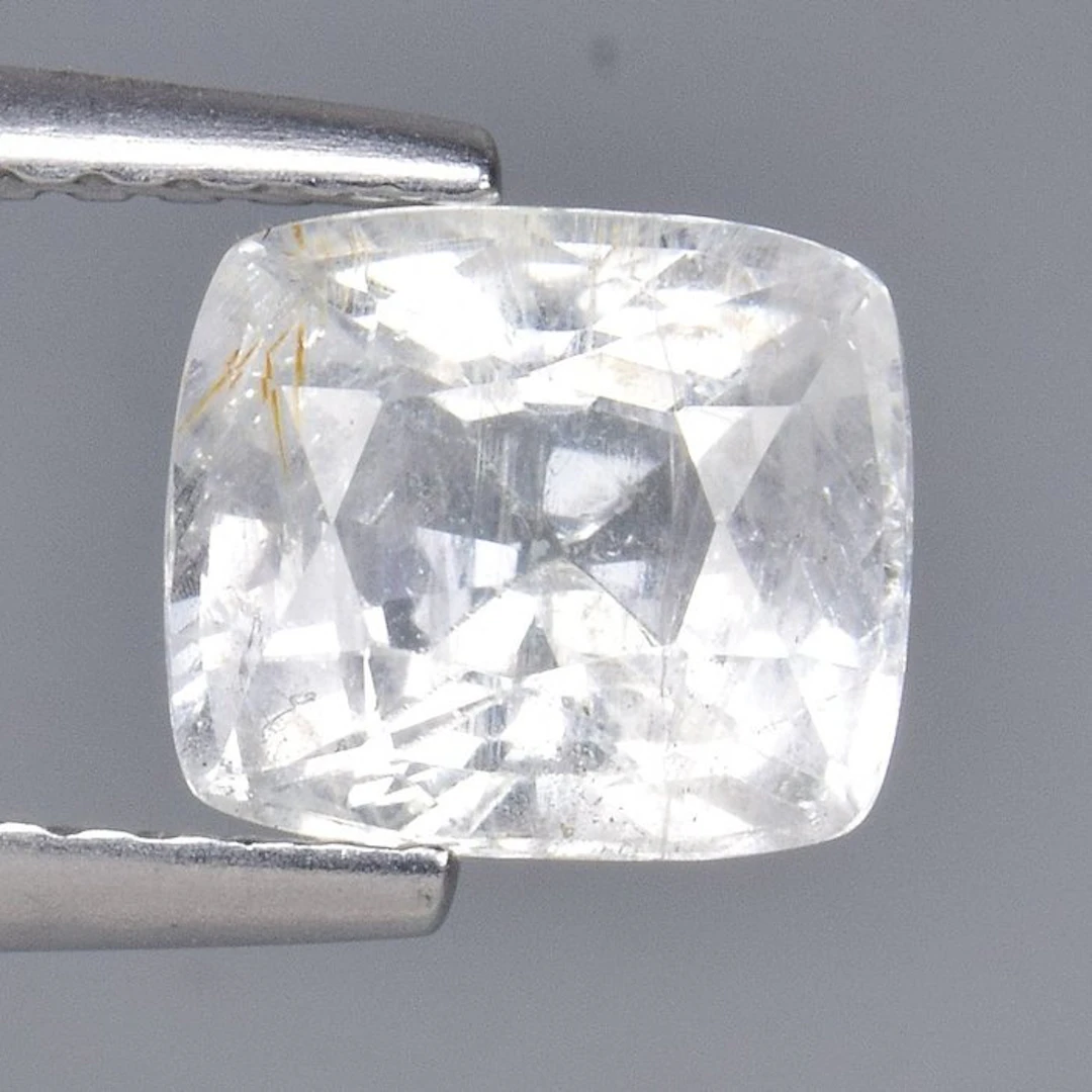 1 pcs Colourless Sapphire - 1.71 ct - Antwerp Laboratory...