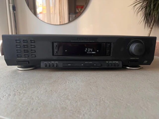 Philips - FT930 Digital Synthesized AM/FM Stereo Tuner