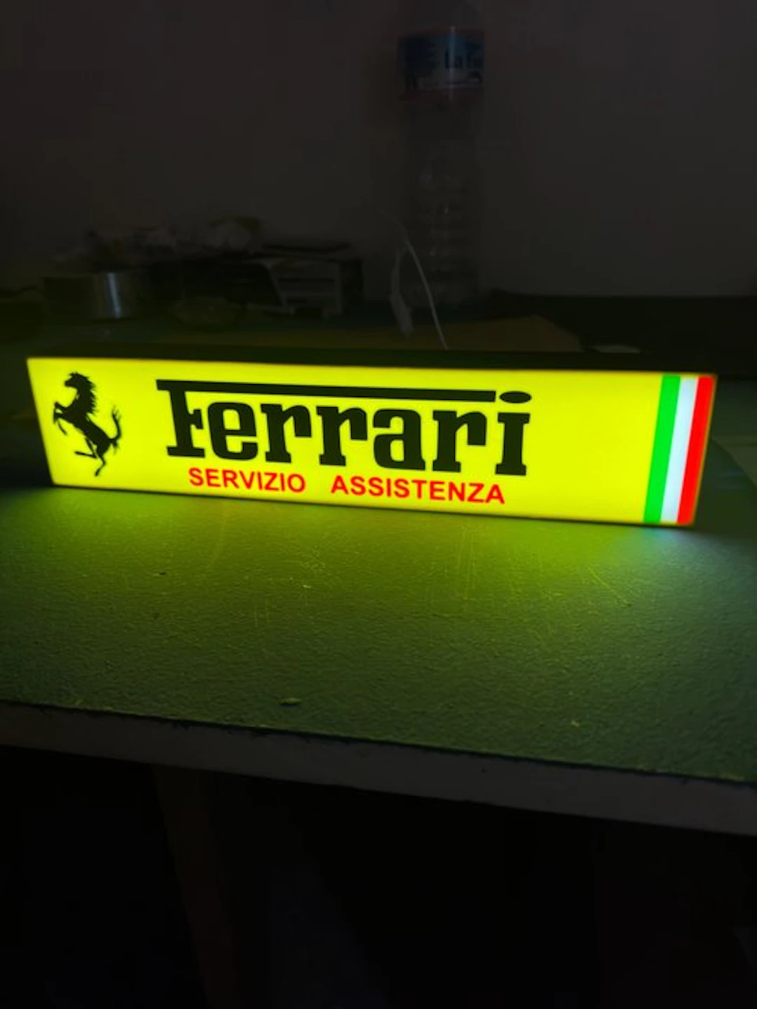 Ferrari illuminated sign for workshop or showroom (no reserve) - Ferrari - 2025