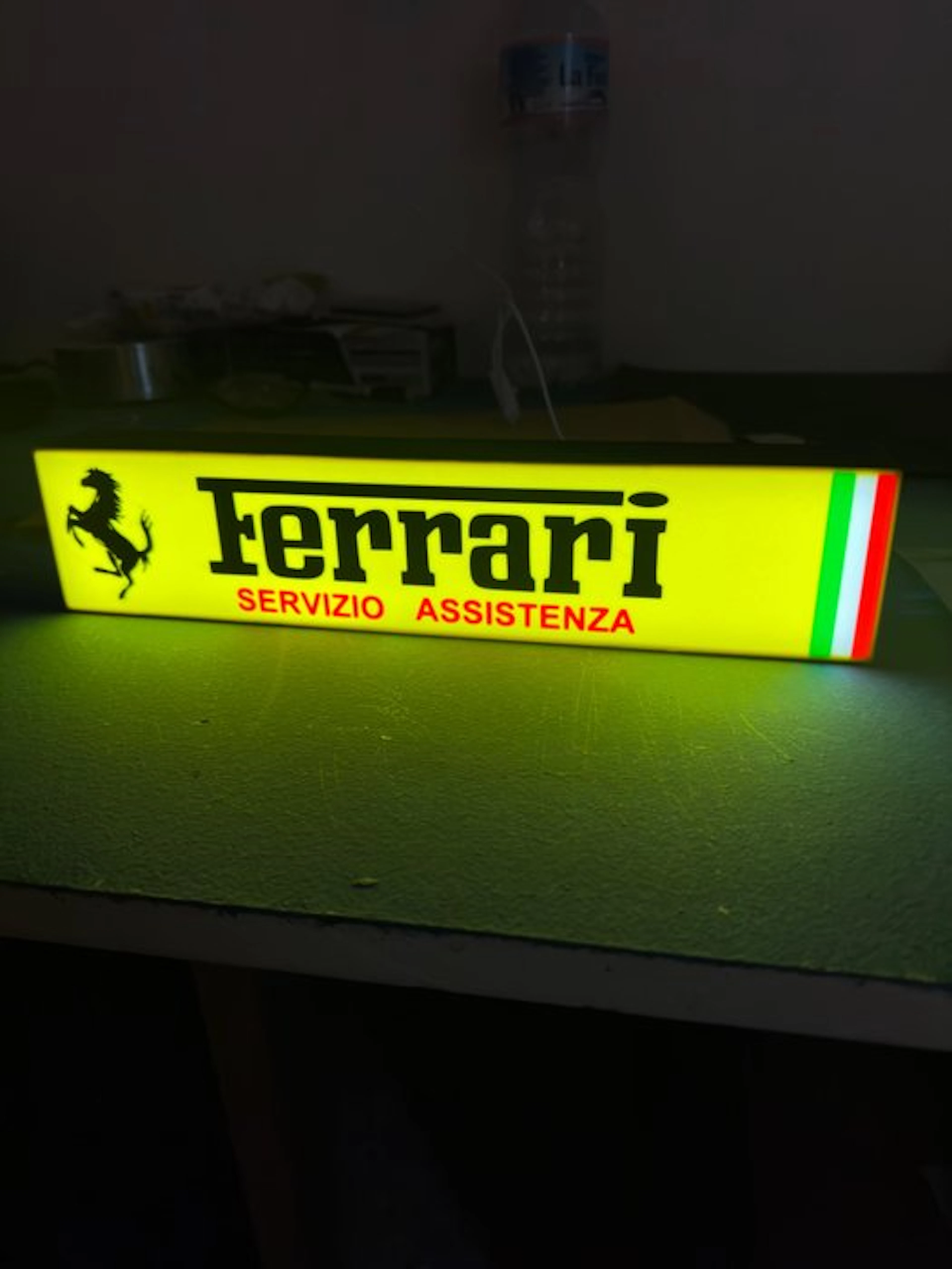 Ferrari illuminated sign for workshop or showroom (no reserve) - Ferrari - 2025