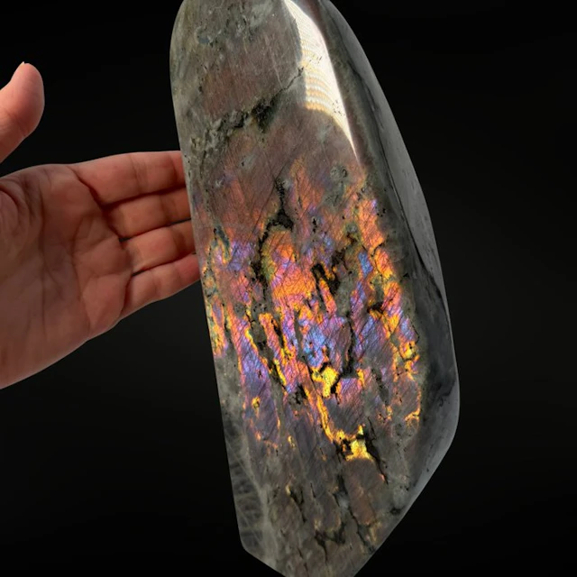 Labradorite with Violet Flashes – XXL Exceptional Piece...