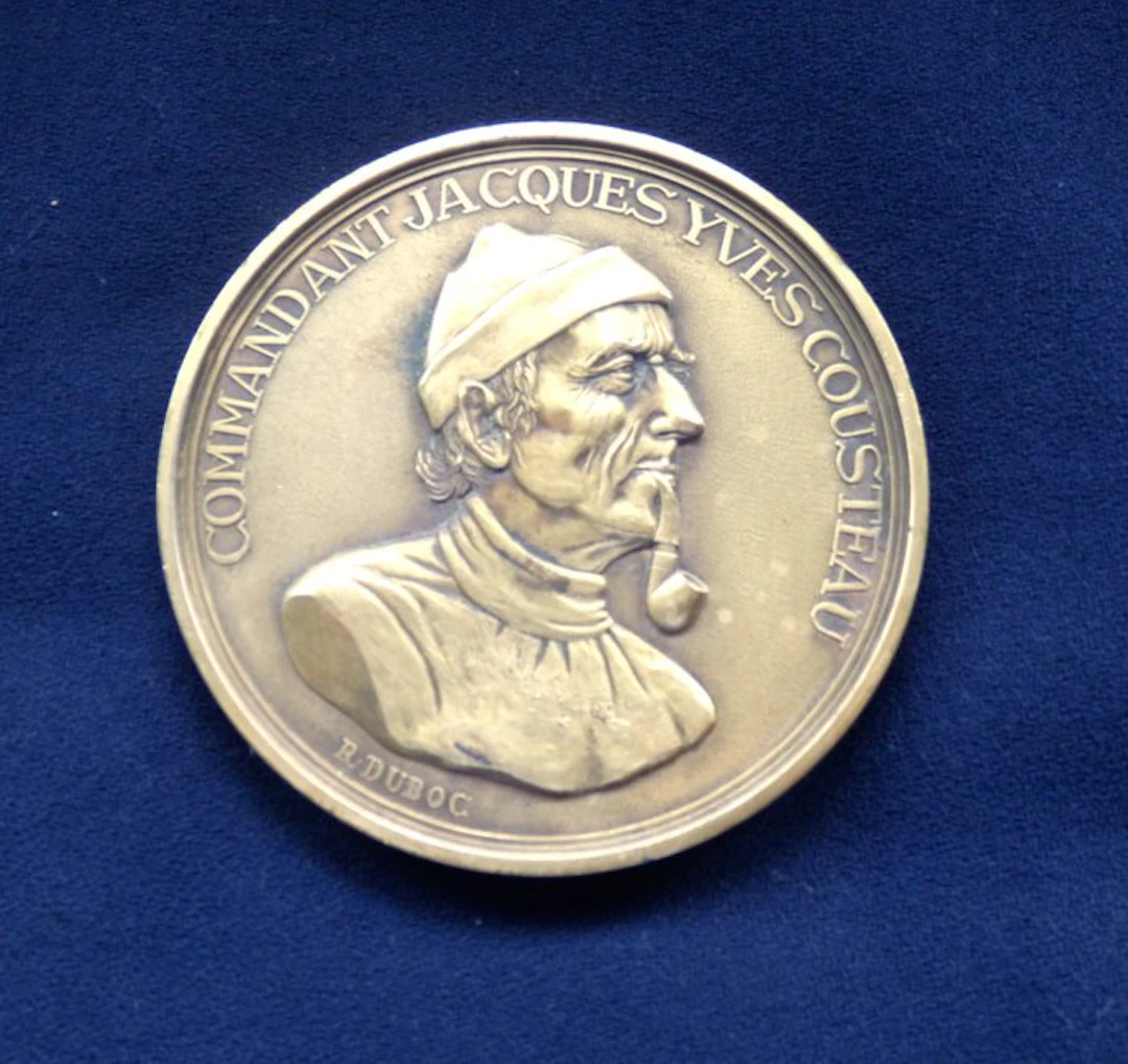 Kleine bronzen Plaquette van Jacques Yves Cousteau...