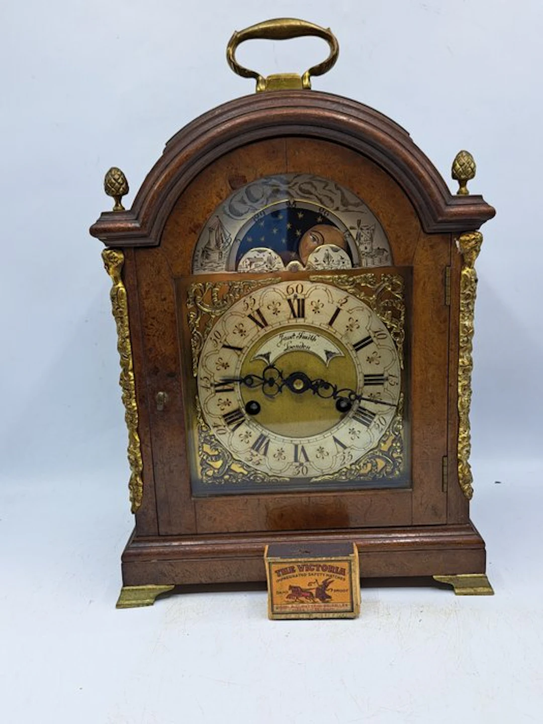 Pendulum clock - John Thomas - - Burr walnut - 1950-1960 - Bracket clock