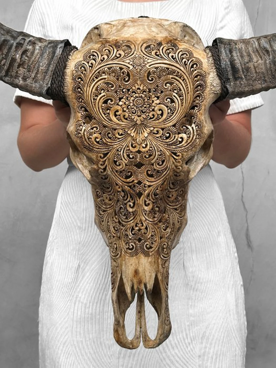 NO RESERVE PRICE - C-Authentic Large Hand-Carved Brown...