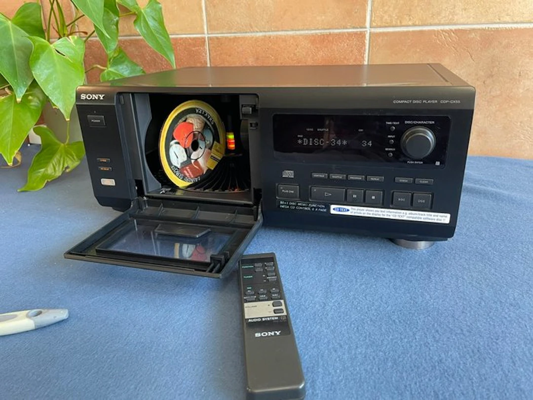 Sony - CDP-CX55 / 50+1 Multi-Disc Carousel CD player