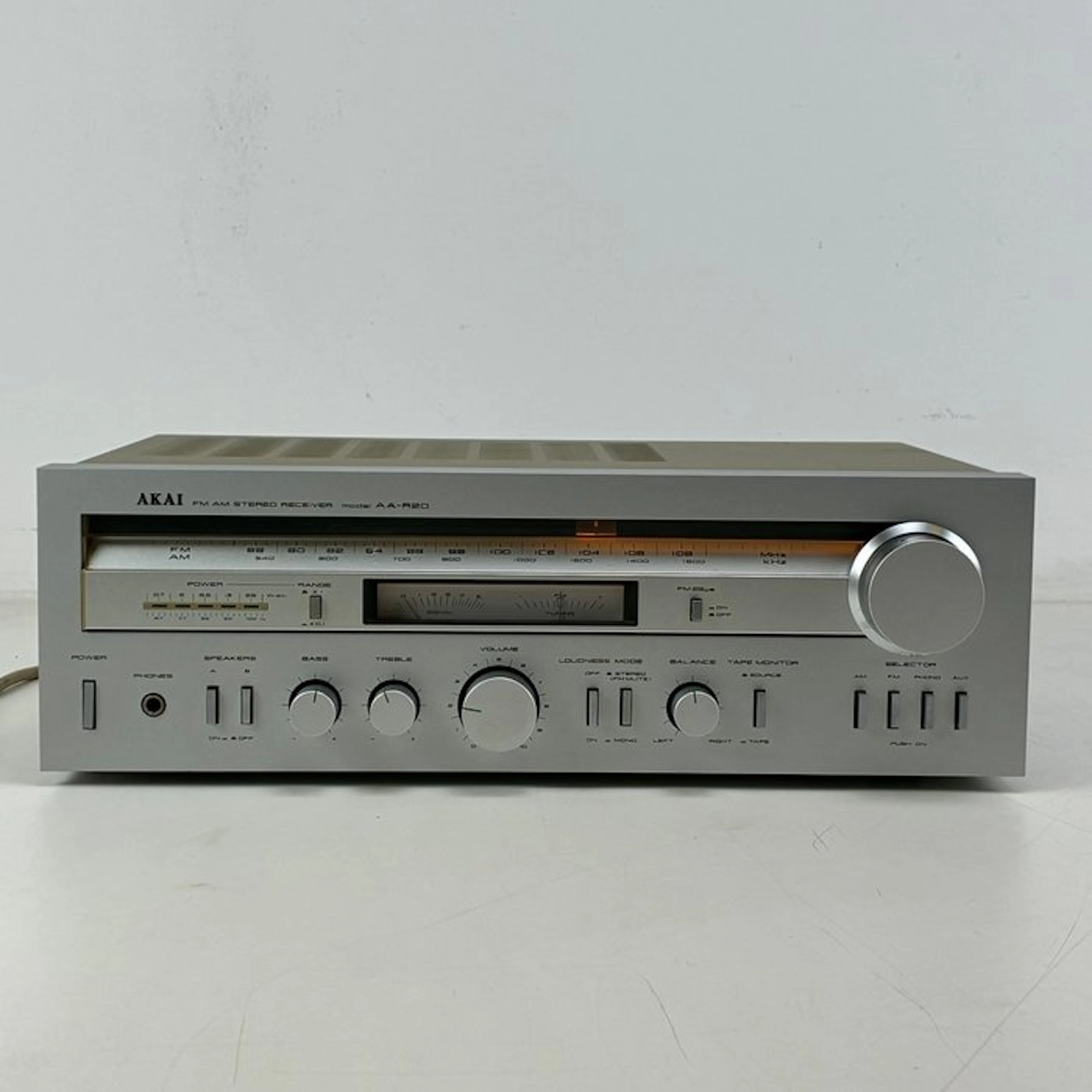 Akai - AA-R20 Solid state stereo receiver