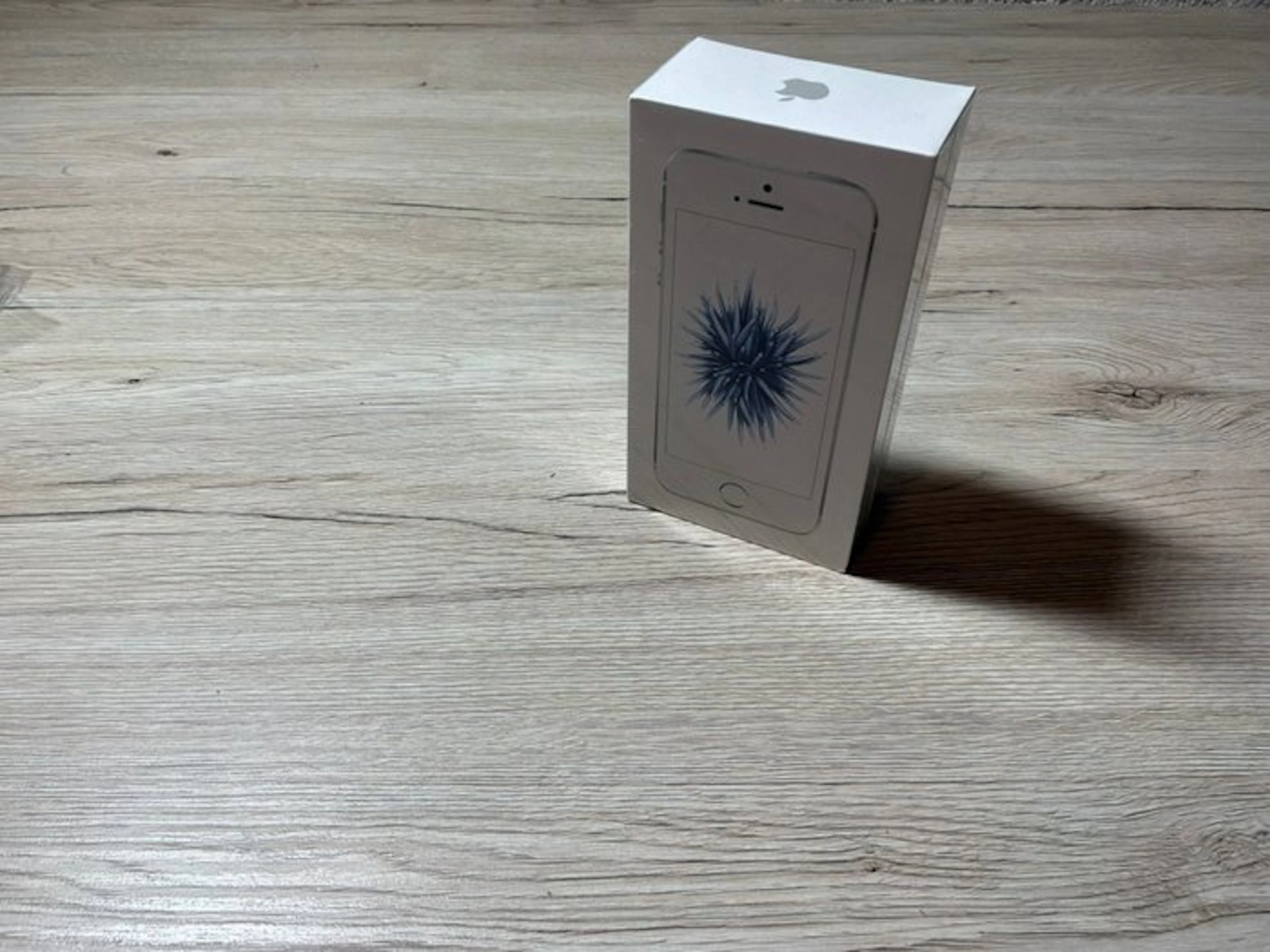 Apple iphone SE 2016 - iPhone - In original sealed box