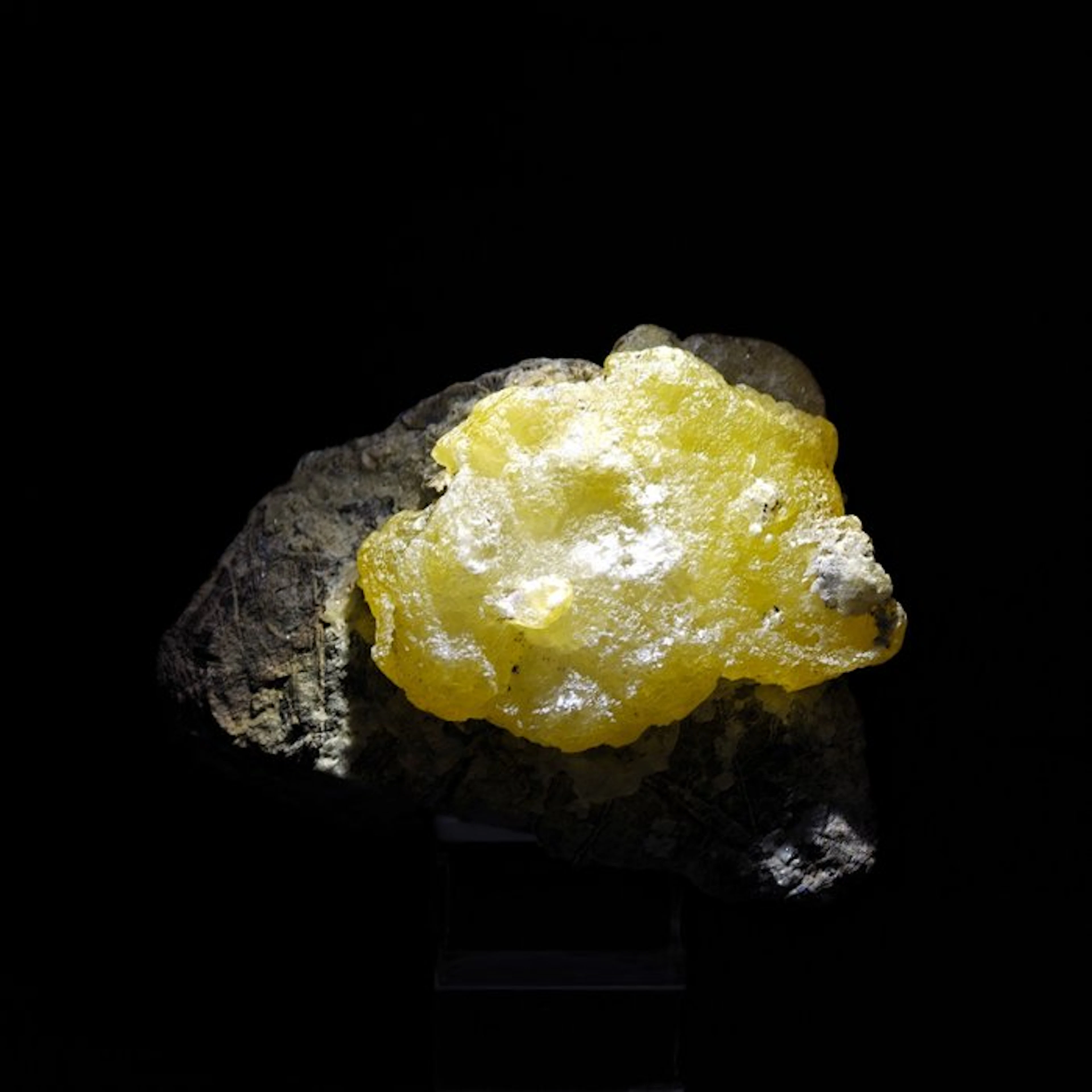 RARE BRUCITE