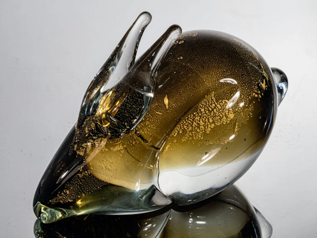 Murano - Jar - Stylized hare with gold leaf particles...