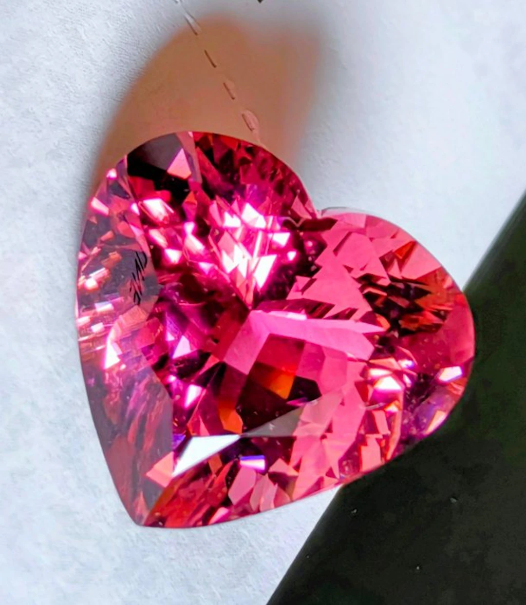 Pink, Red Tourmaline - 20.04 ct - International...