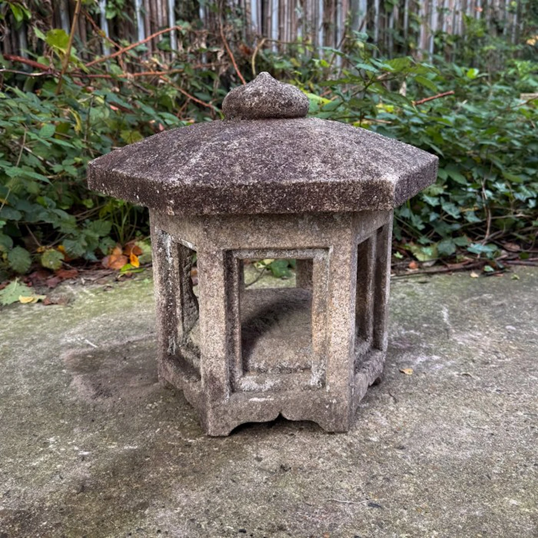 Legless lantern 置燈籠 (oki-dôrô) - Granite - Japan - Taishō period (1912-1926)