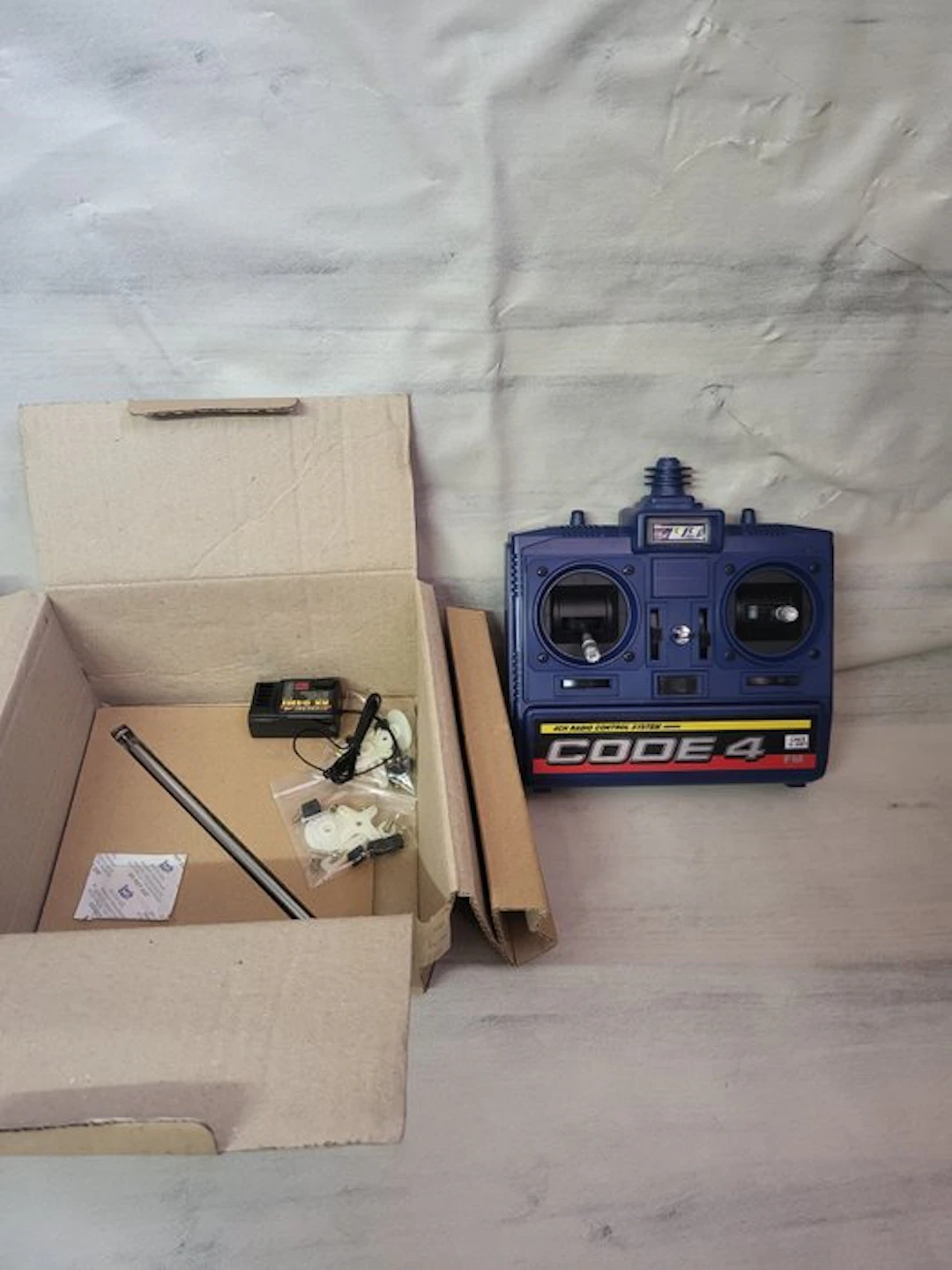 Code 4 Not to scale - Model sports car - Radiocomando Code 4