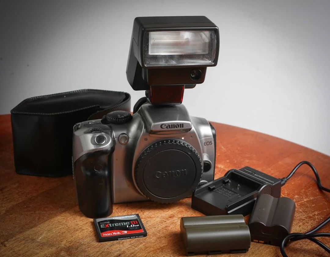 Canon EOS 300 D avec Flash 300 EZ + 2 batteries et...
