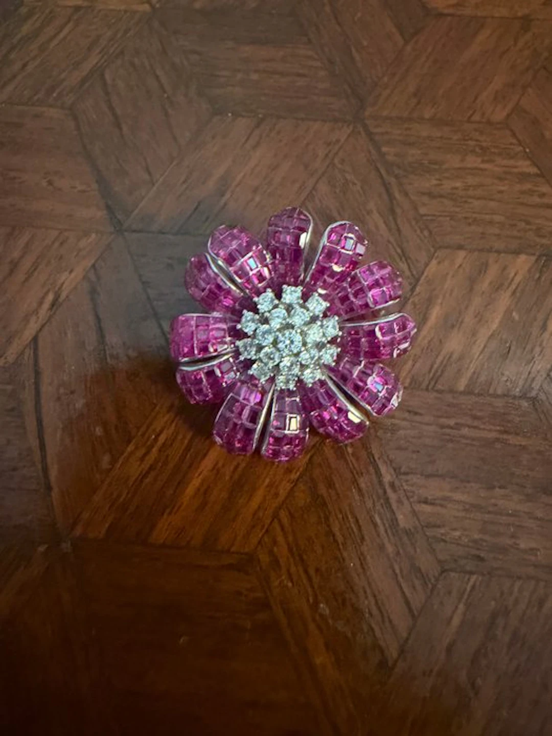 No reserve price - Brooch Silver - Ruby - Daisy Pin