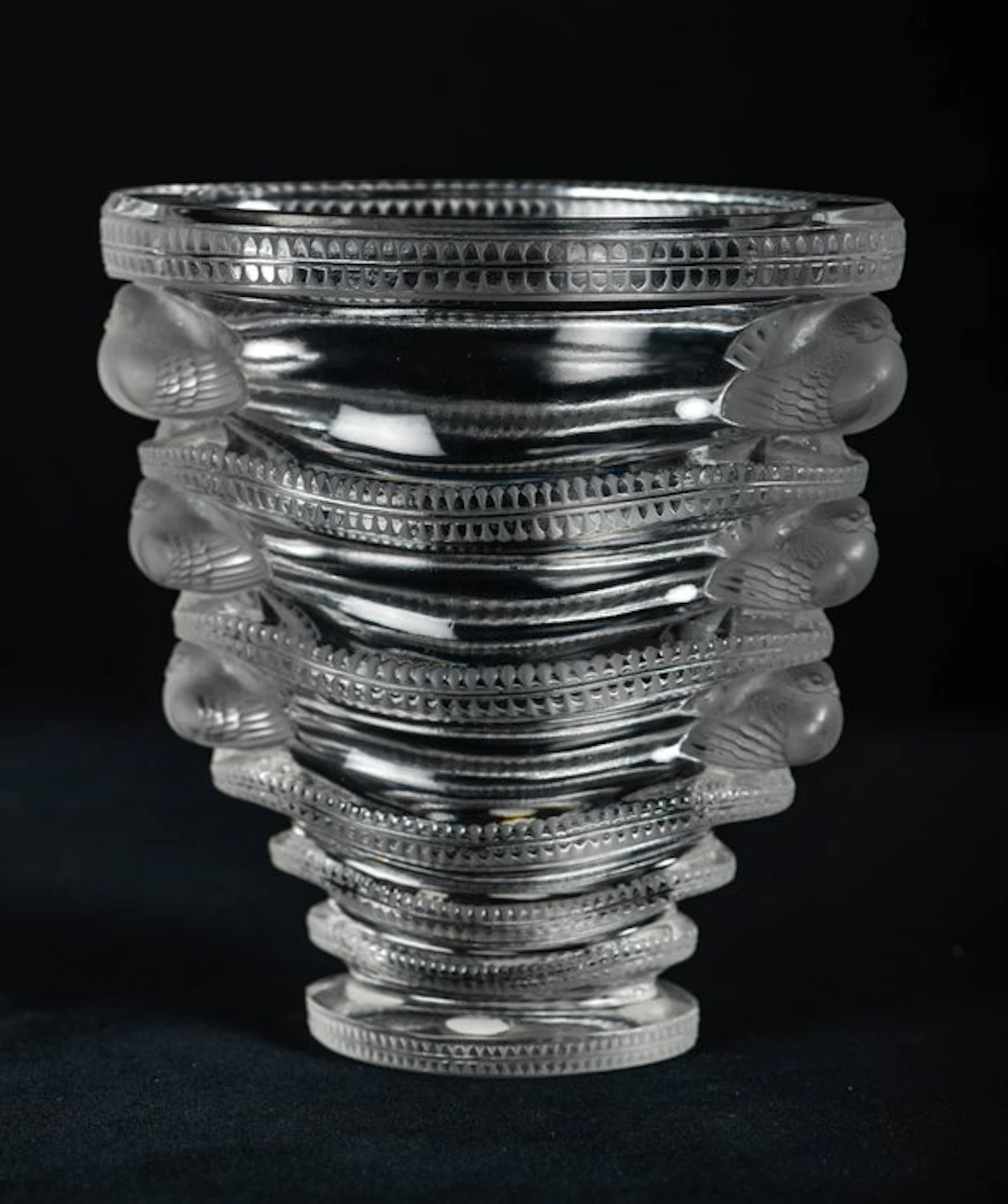 Uitzonderlijke René Lalique Art Deco vaas – Model "Saint-Marc" 10-934