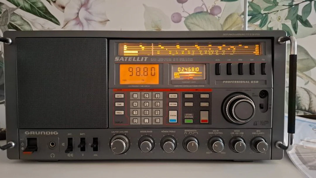 Grundig - Satellit 650 Professional World radio