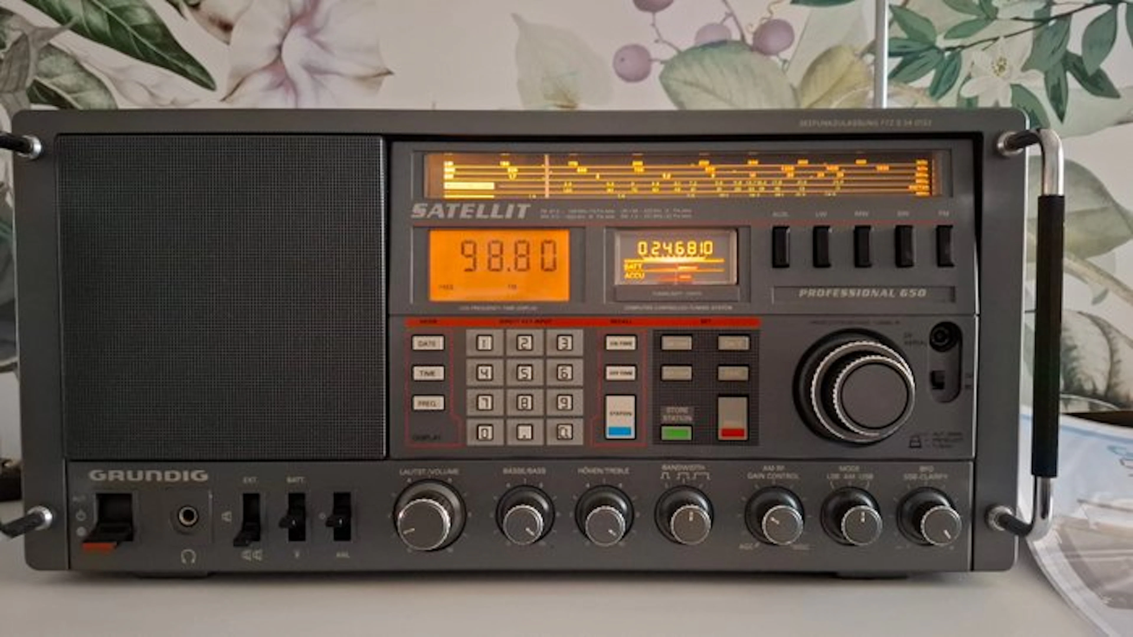 Grundig - Satellit 650 Professional World radio