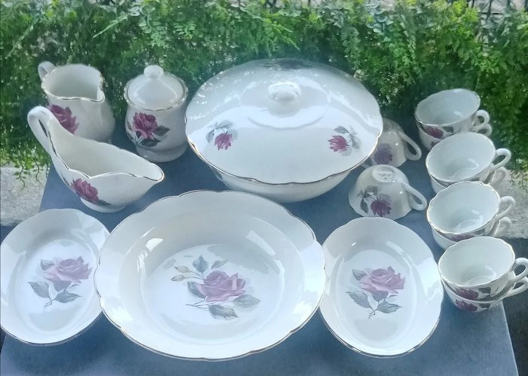 Gien - Dinner set (17) - Ceramic - Chambord Gien model
