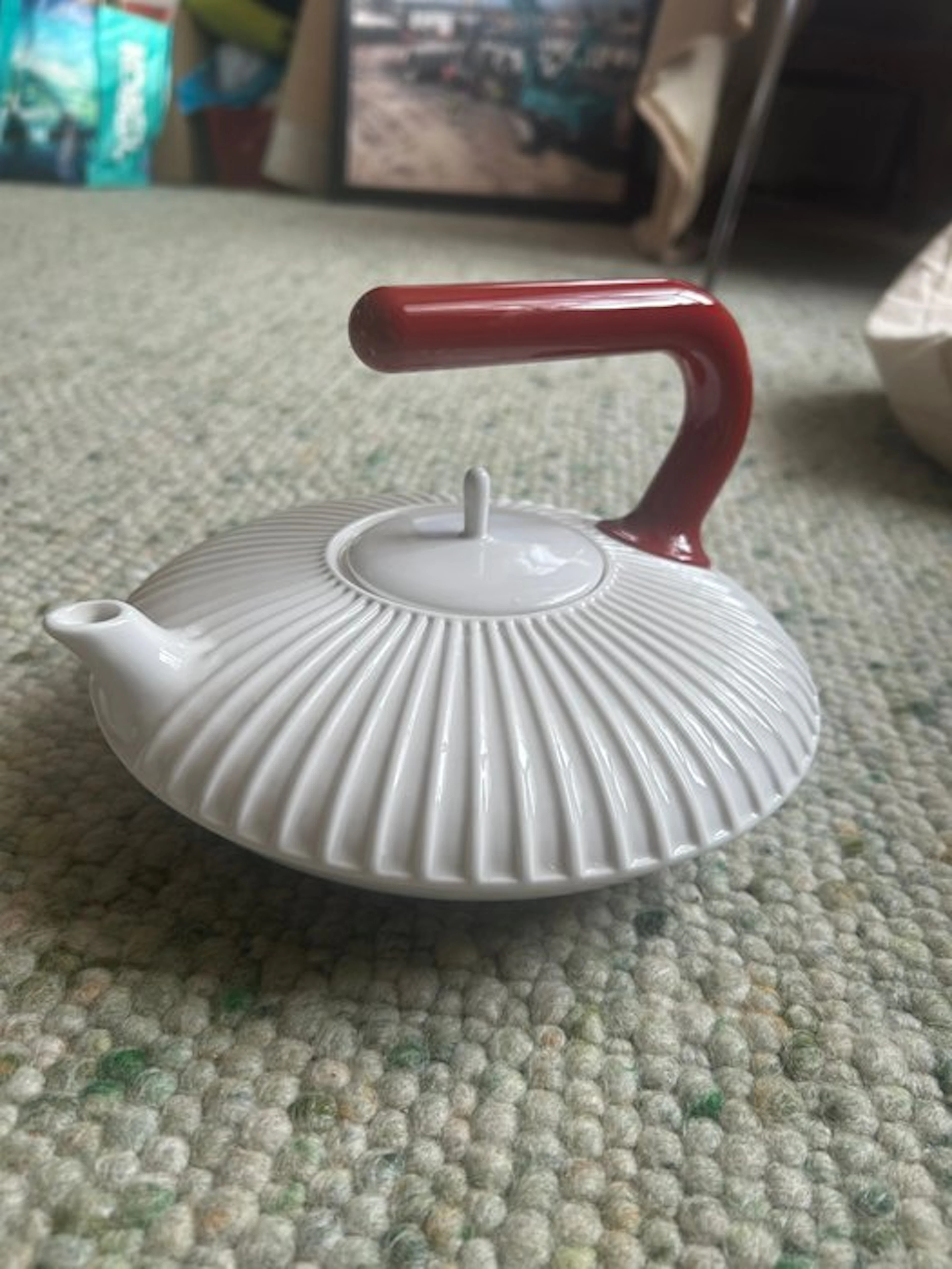 Droog Design - Richard Hutten - Teapot - Porcelain - Handle with Care teapot