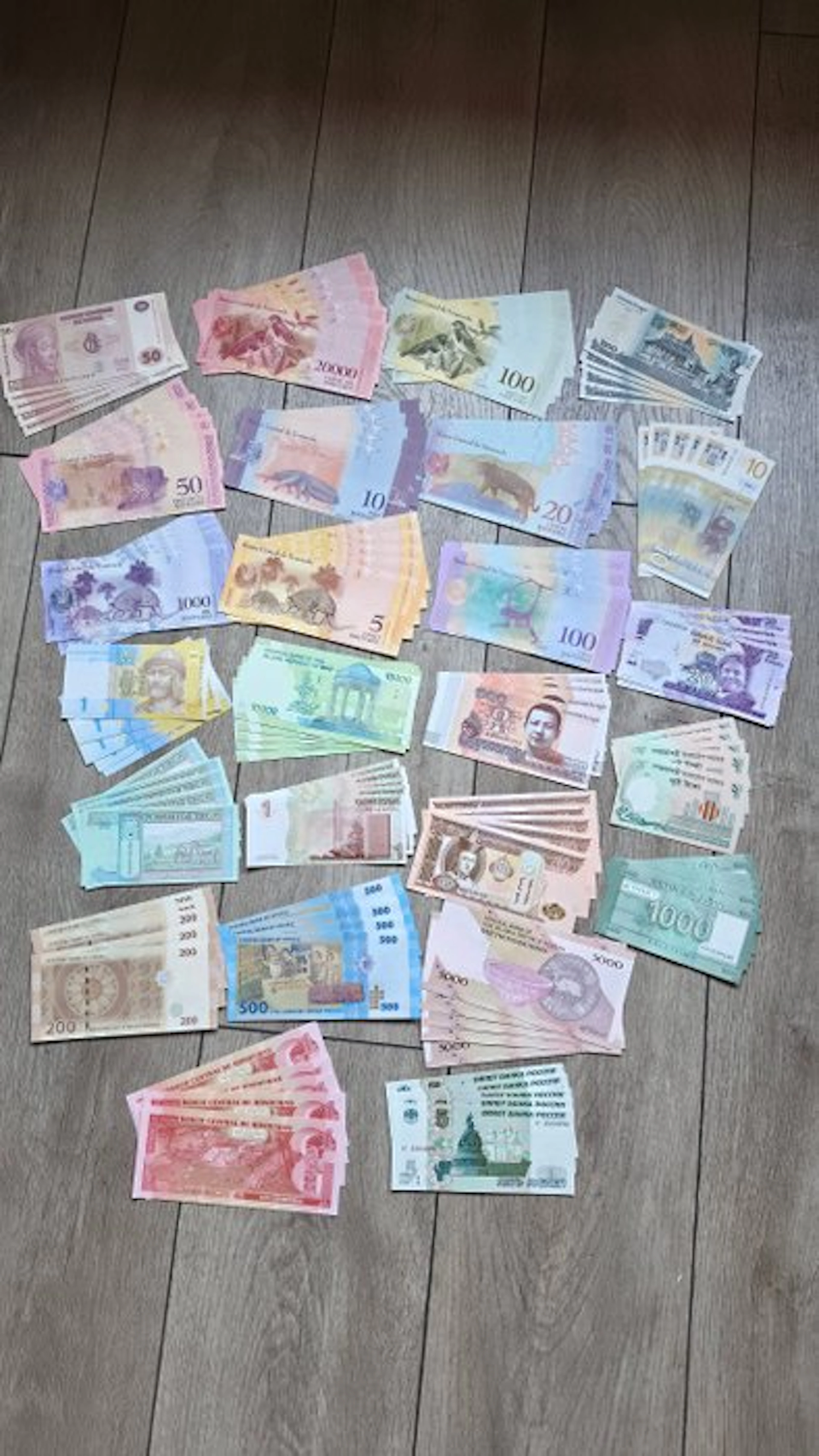 World. - 125 Banknotes - Various Dates (No reserve price)