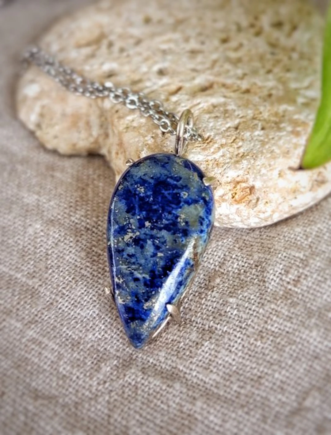 Handcrafted jewelry 'Nefertiti' in 925 silver with top-quality lapis lazuli