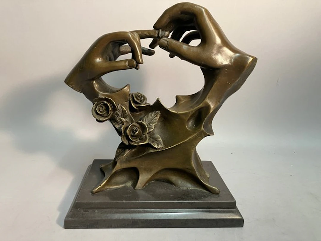 Centrepiece - Bronze statue " will you marry me "