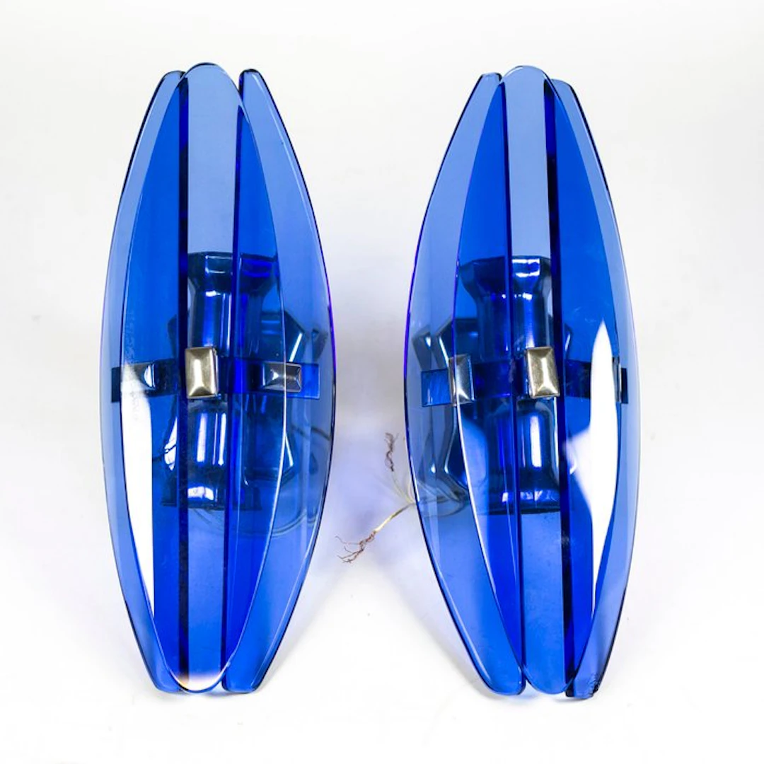VECA - Coppia di applique Space Age in vetro blu e metallo cromato - Italia