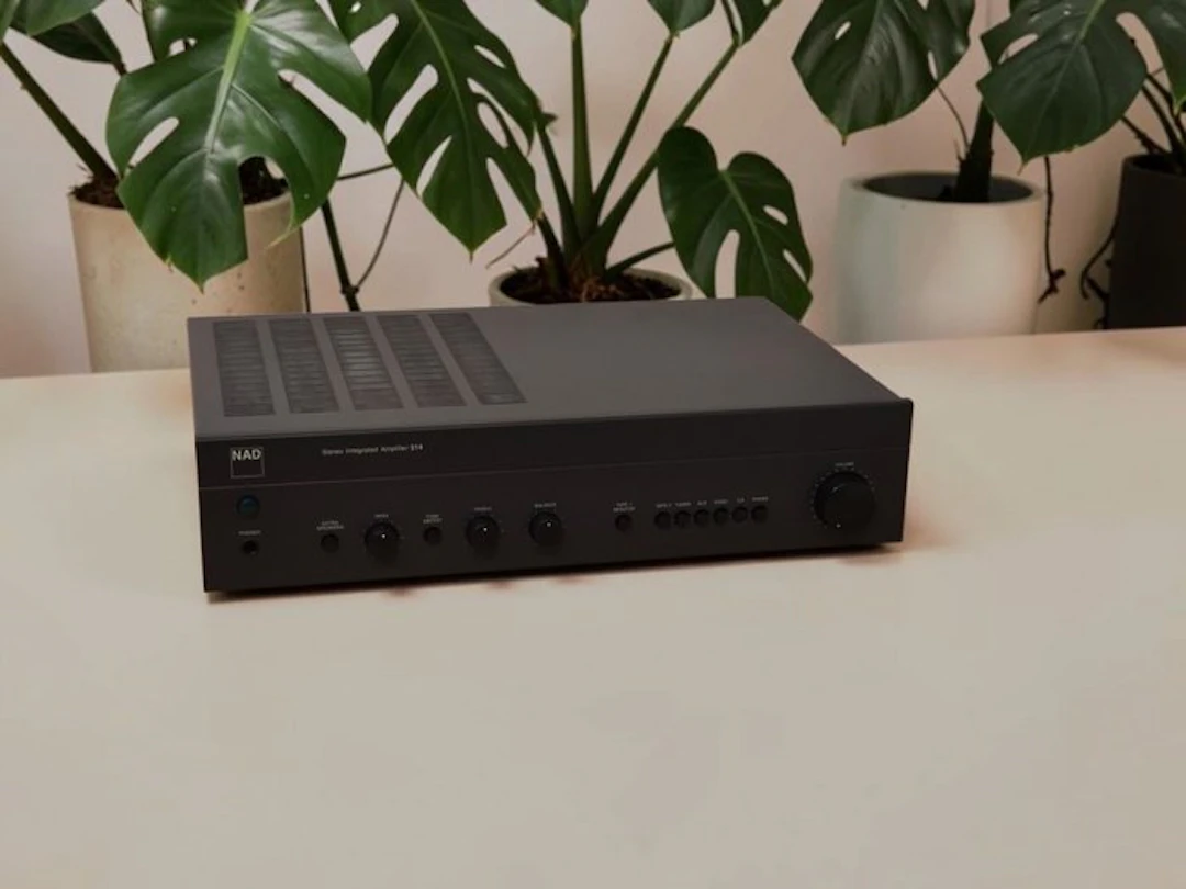 NAD - 314 Solid state integrated amplifier
