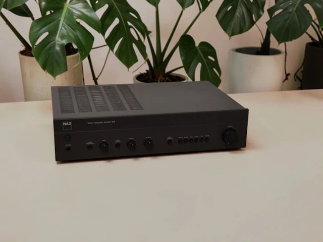 NAD - 314 Solid state integrated amplifier