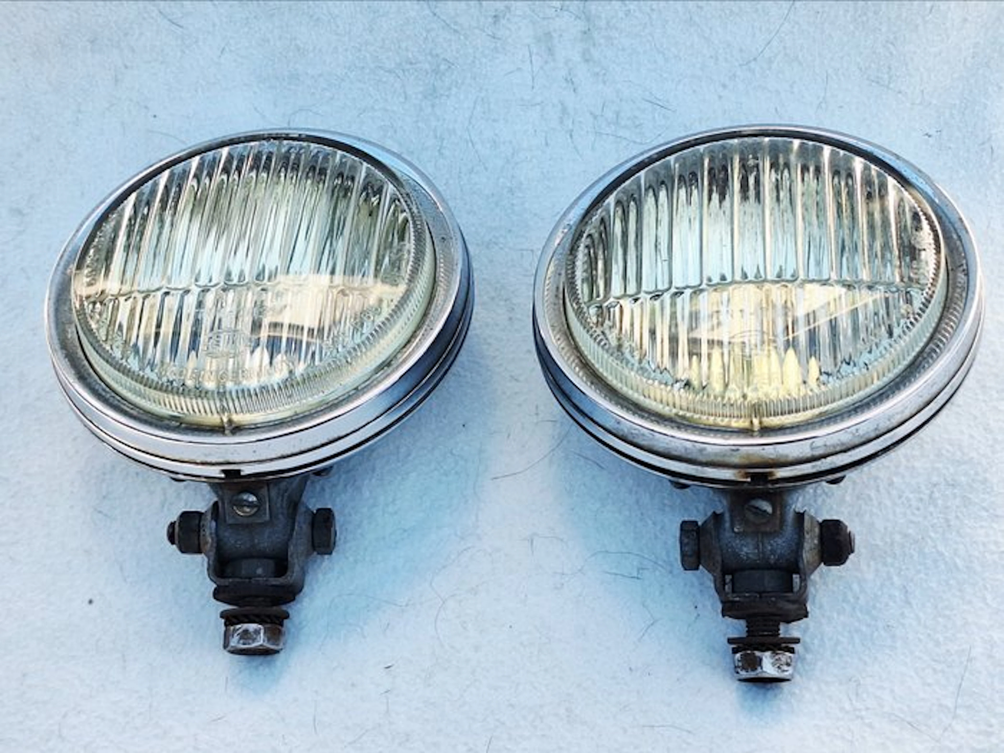 Hella - Lamp (2) - round, type K-8201 - Glass, metal - Chrome-plated metal
