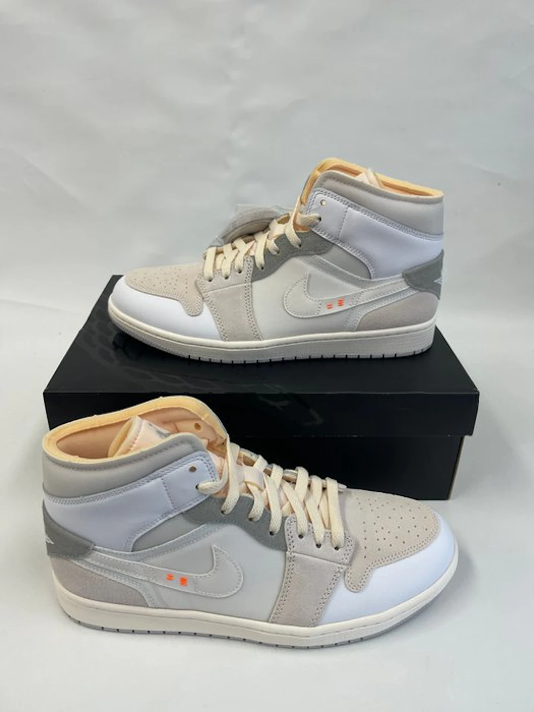 Nike - Air Jordan 1 Mid - Sneakers - Size: EU 44.5