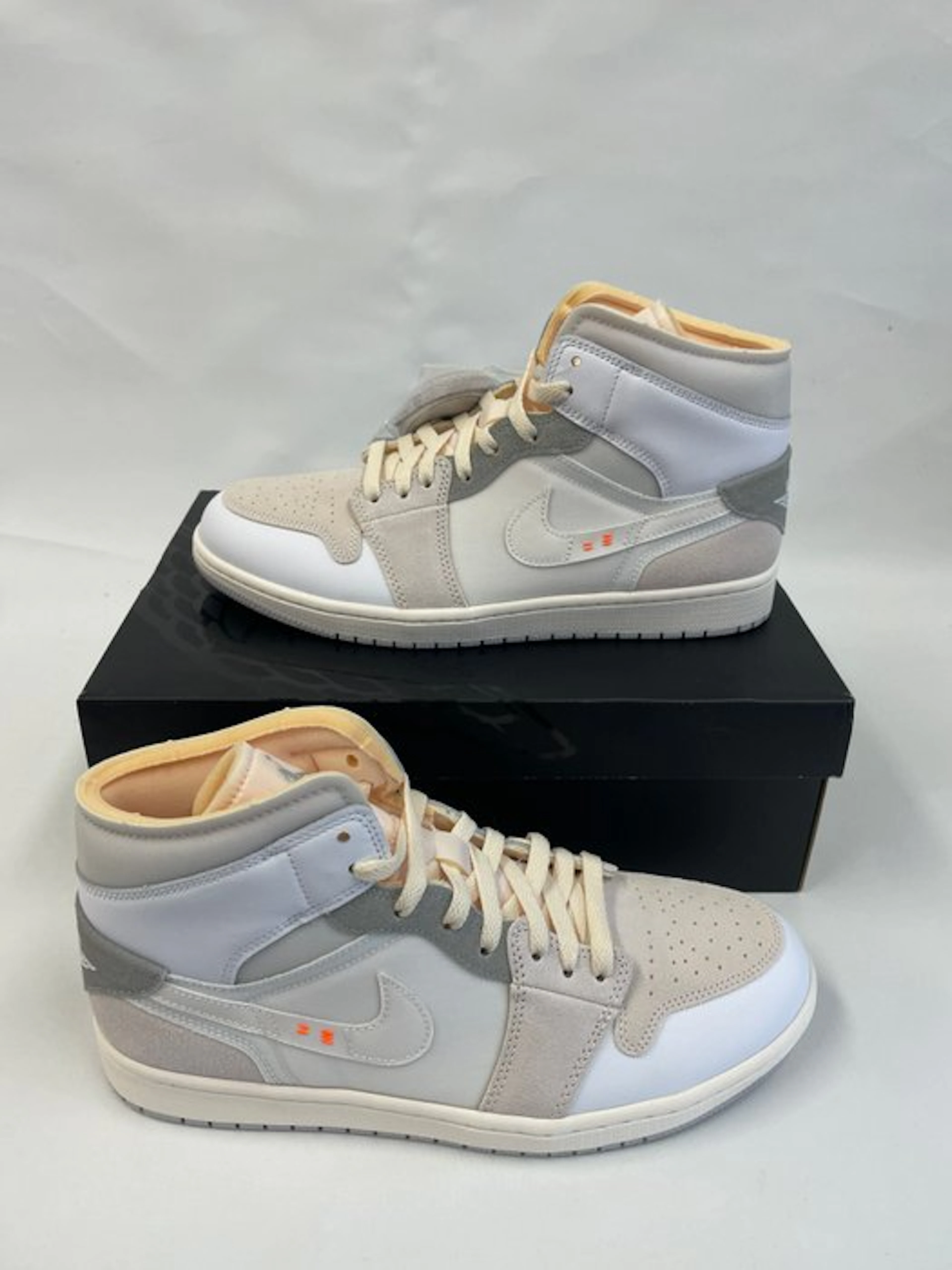 Nike - Air Jordan 1 Mid - Sneakers - Size: EU 44.5