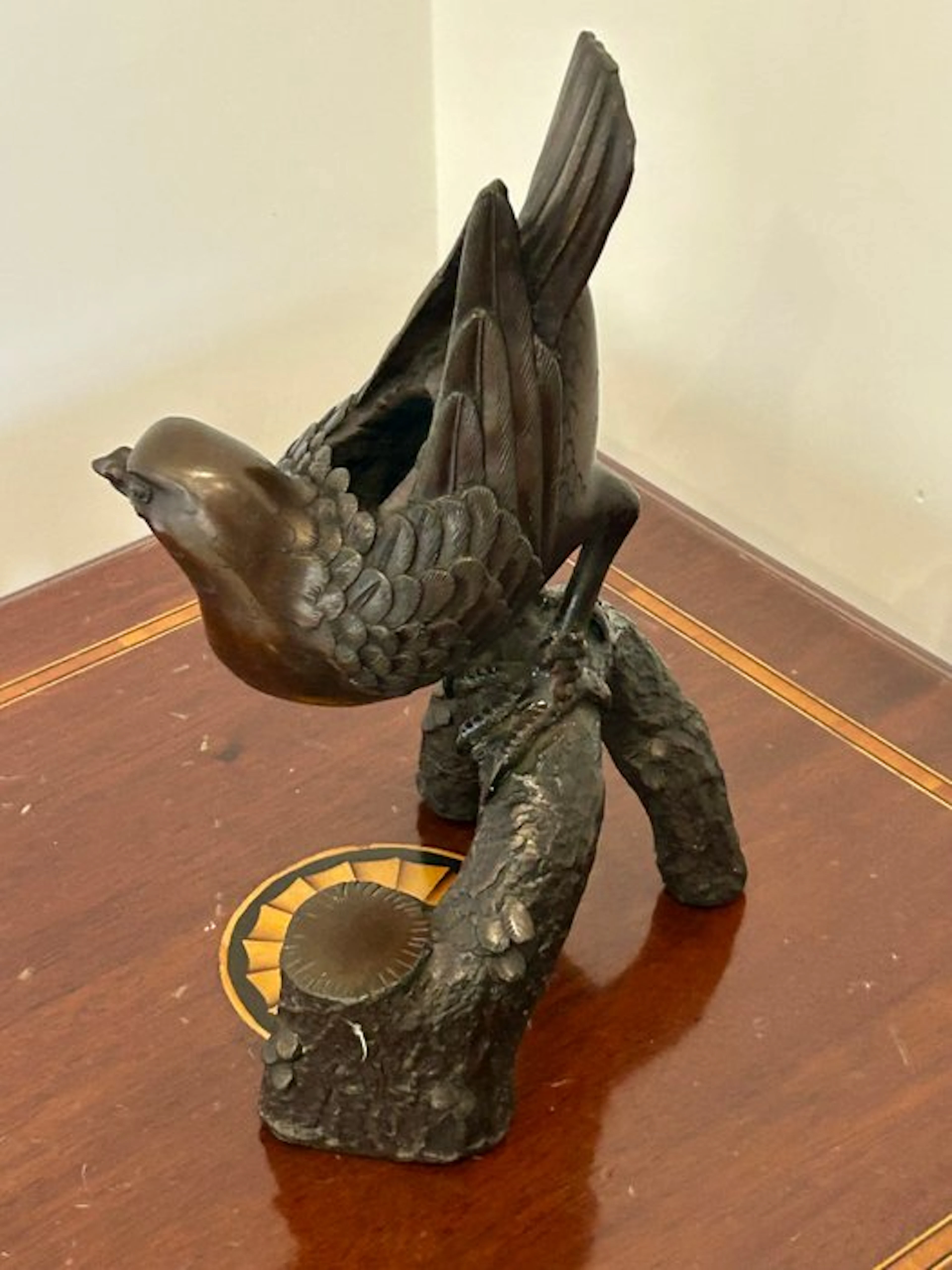 Raro Vaso Ikebana o Bruciaincenso (Koro) in Bronzo – Falco su Ramo – Giappone
