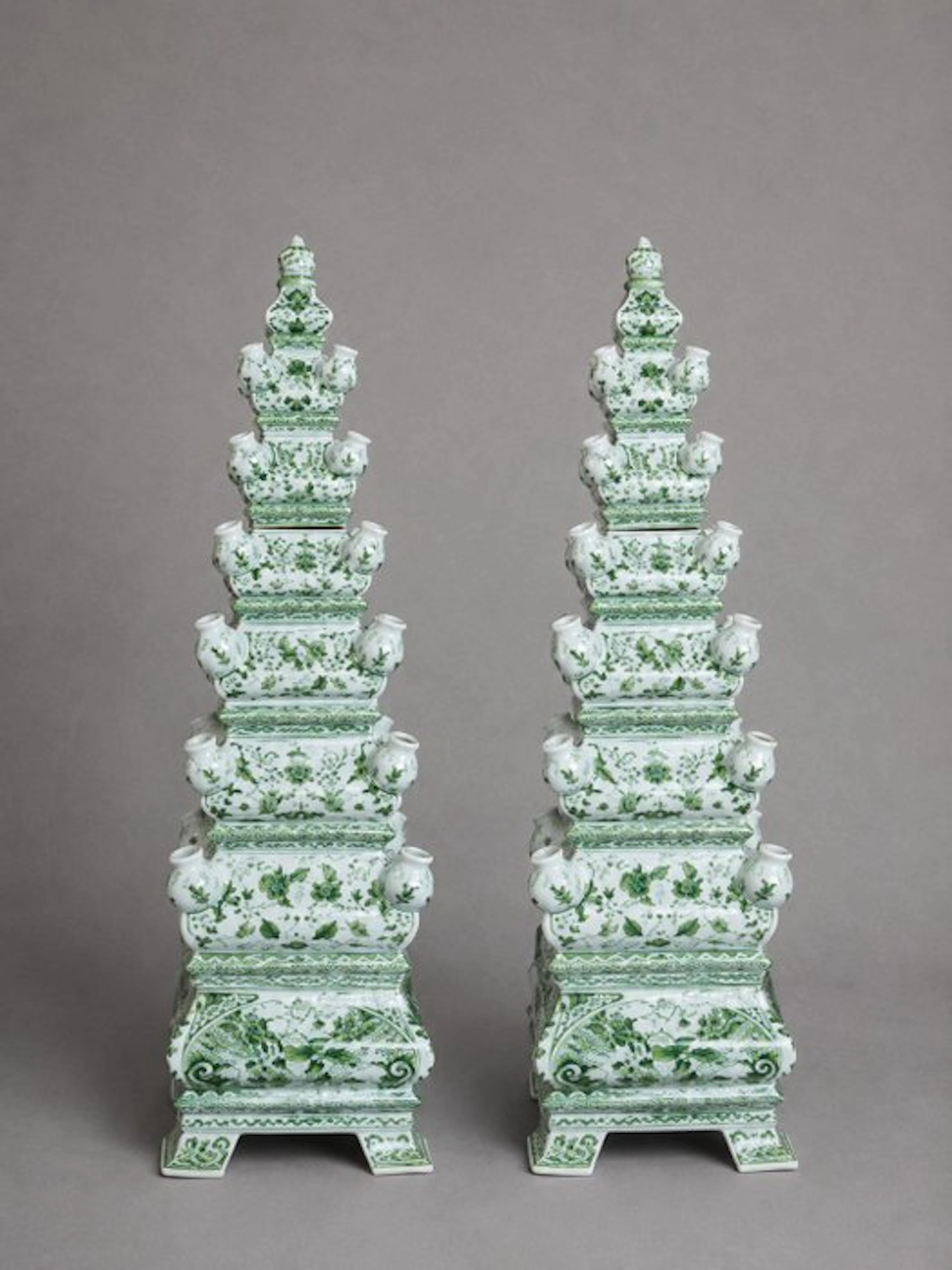 Vase - Porcelain - A couple of large tulip vases executed...