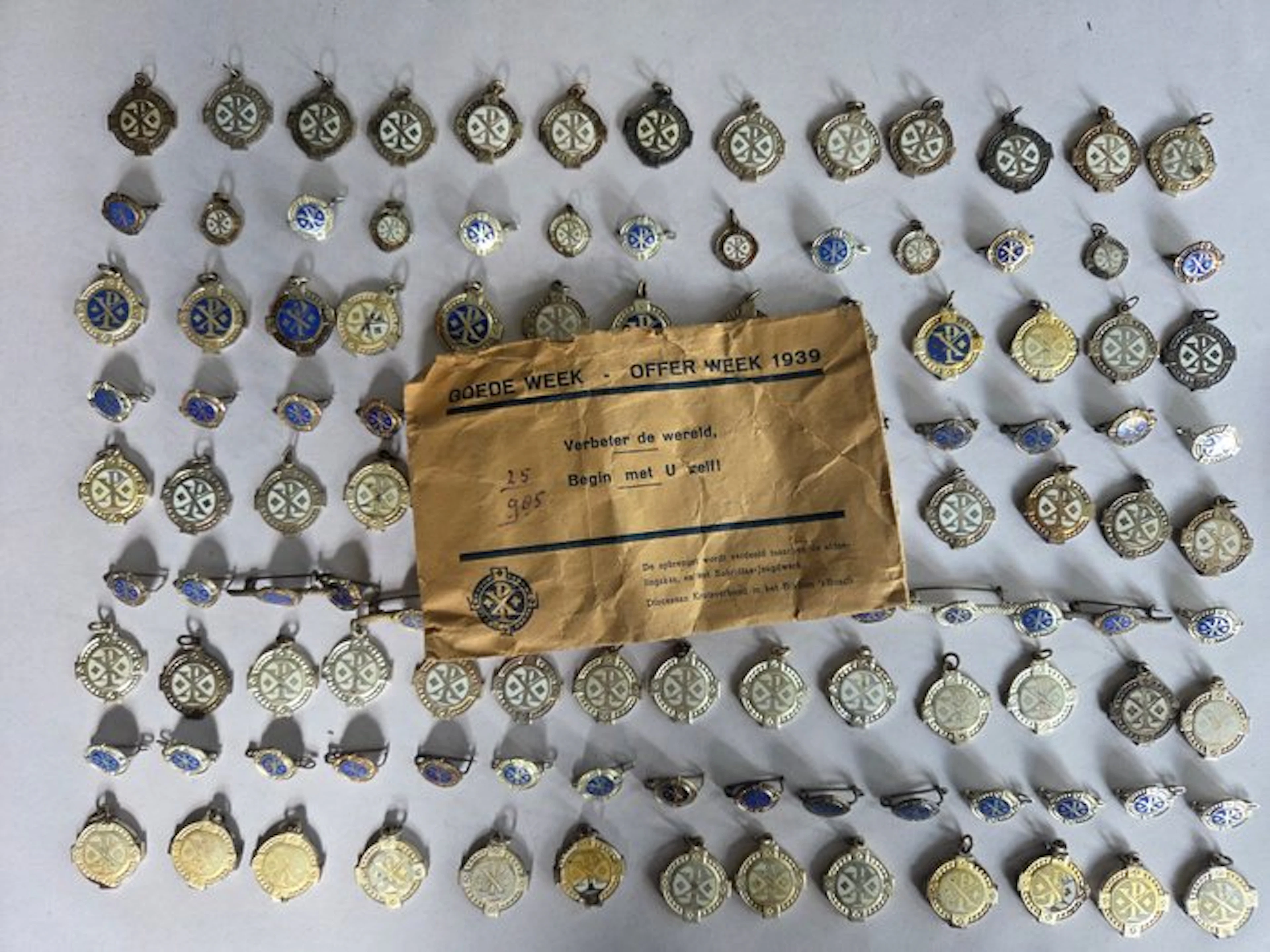 Large collection of 123 religious Catholic medals + envelope