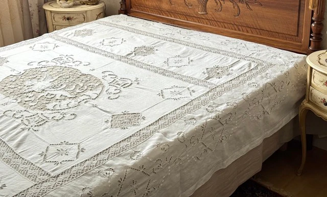 Rare. Magnificent antique bedspread