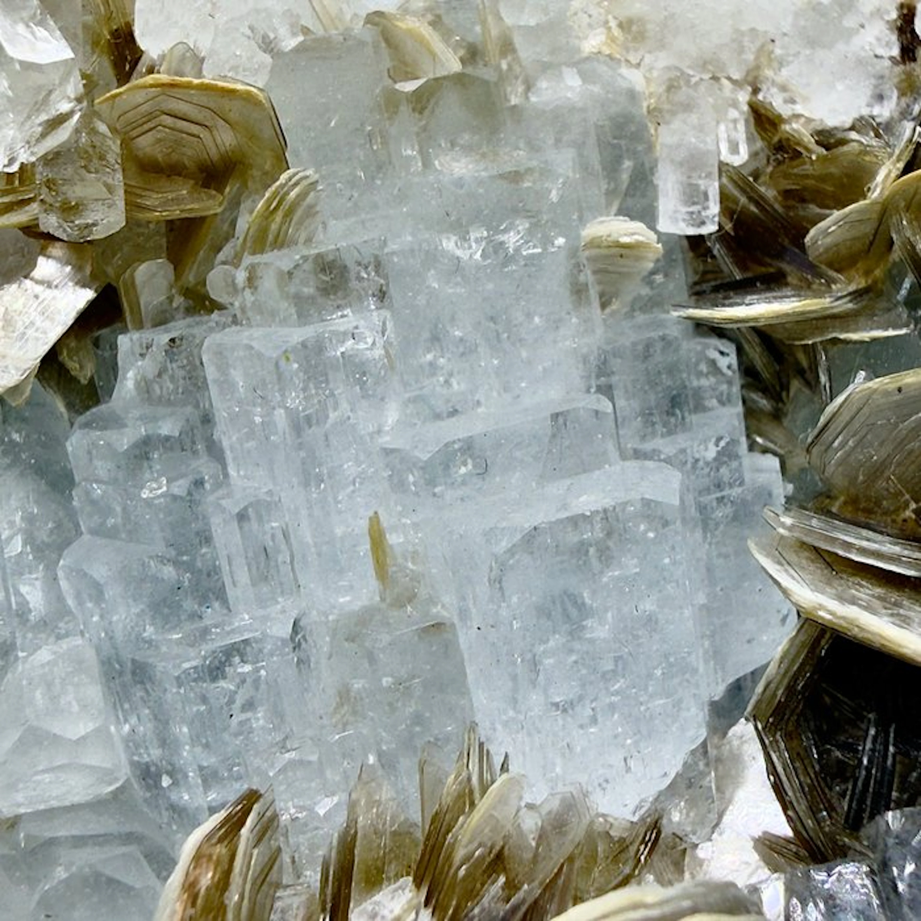 Aquamarine Rough - Height: 9 cm - Width: 6 cm- 241 g - (1)