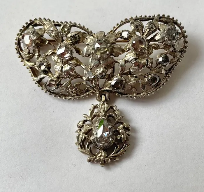Brooch - 14 kt