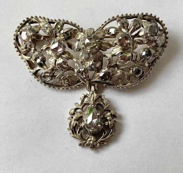 Brooch - 14 kt