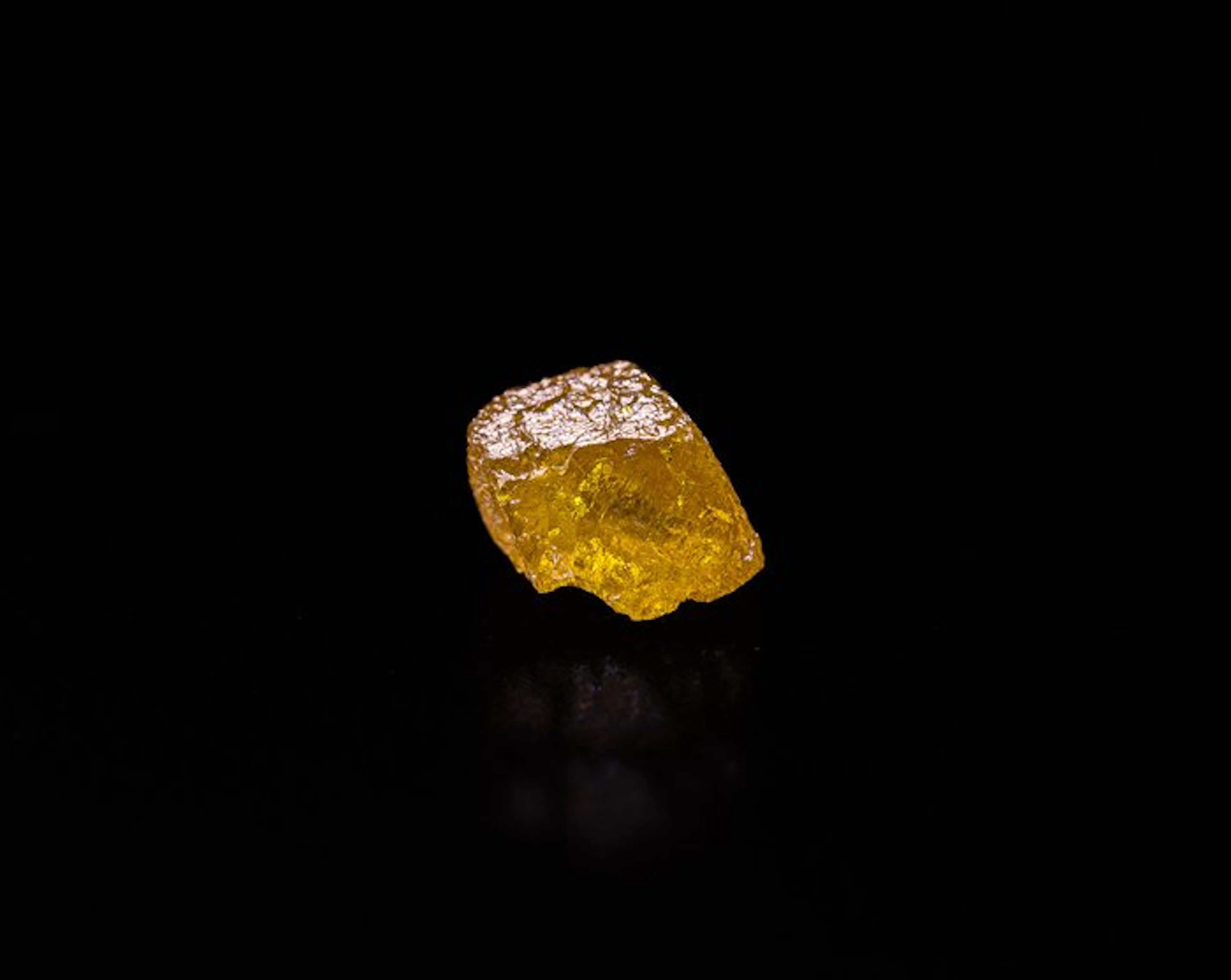 RAREST Intense yellow diamond of high quality – 0.35 ct –...