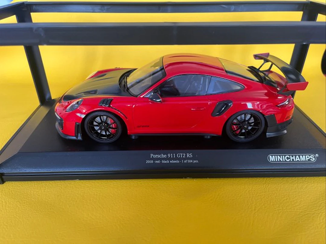 MiniChamps 1:18 - Model sports car - Porsche 911 GT2 RS - 1 of 504 – Limited