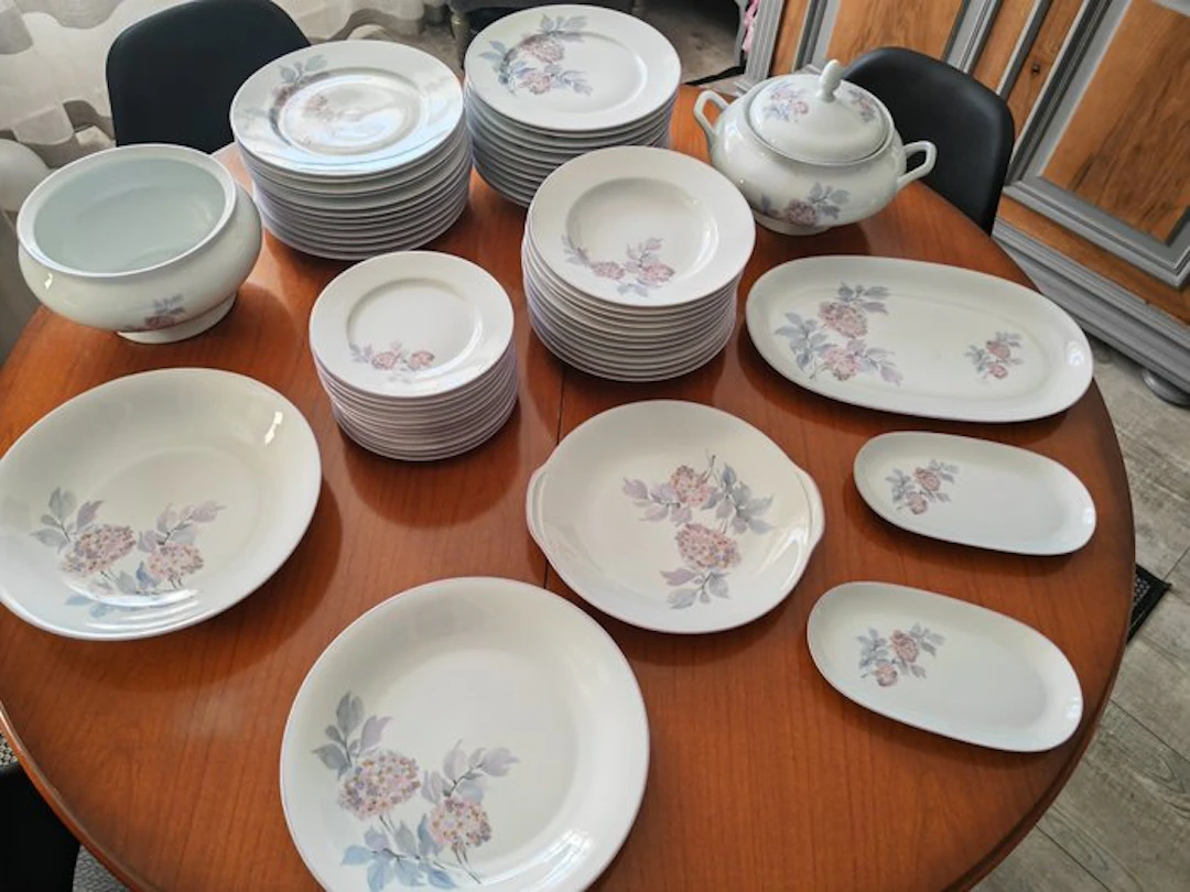 porcelaine de sologne - Table service for 12 (57) - hydrangea - Porcelain