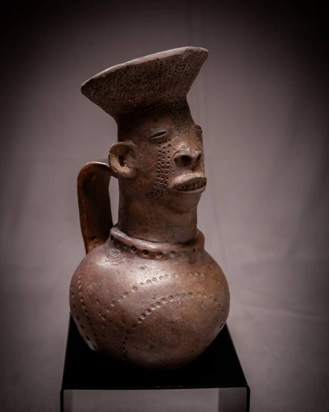 Large Anthropomorphic Terracotta Prestige Vessel - Nembwo - Mangbetu - DR Congo