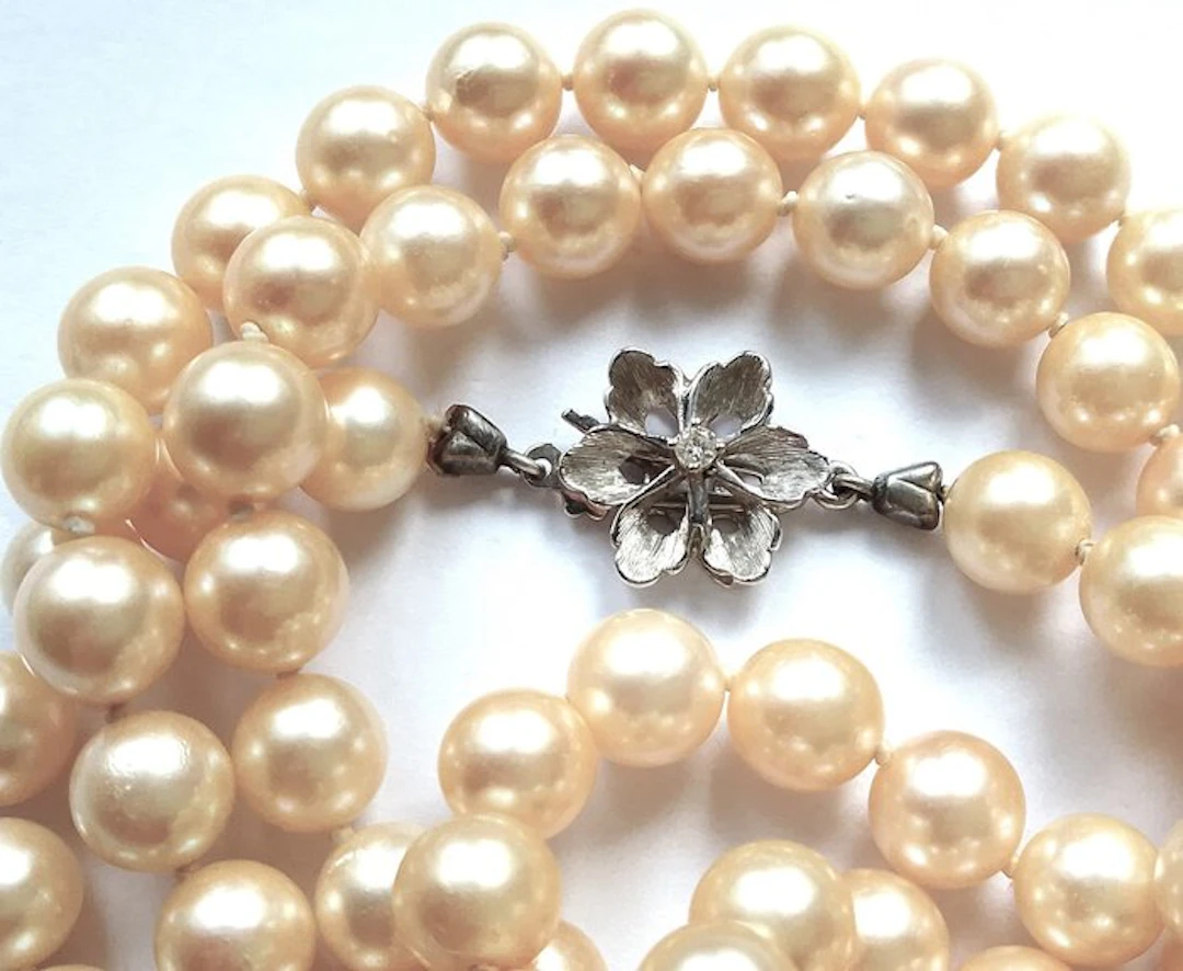 Necklace 14k white gold - uniform Akoya pearls up to 8 mm...