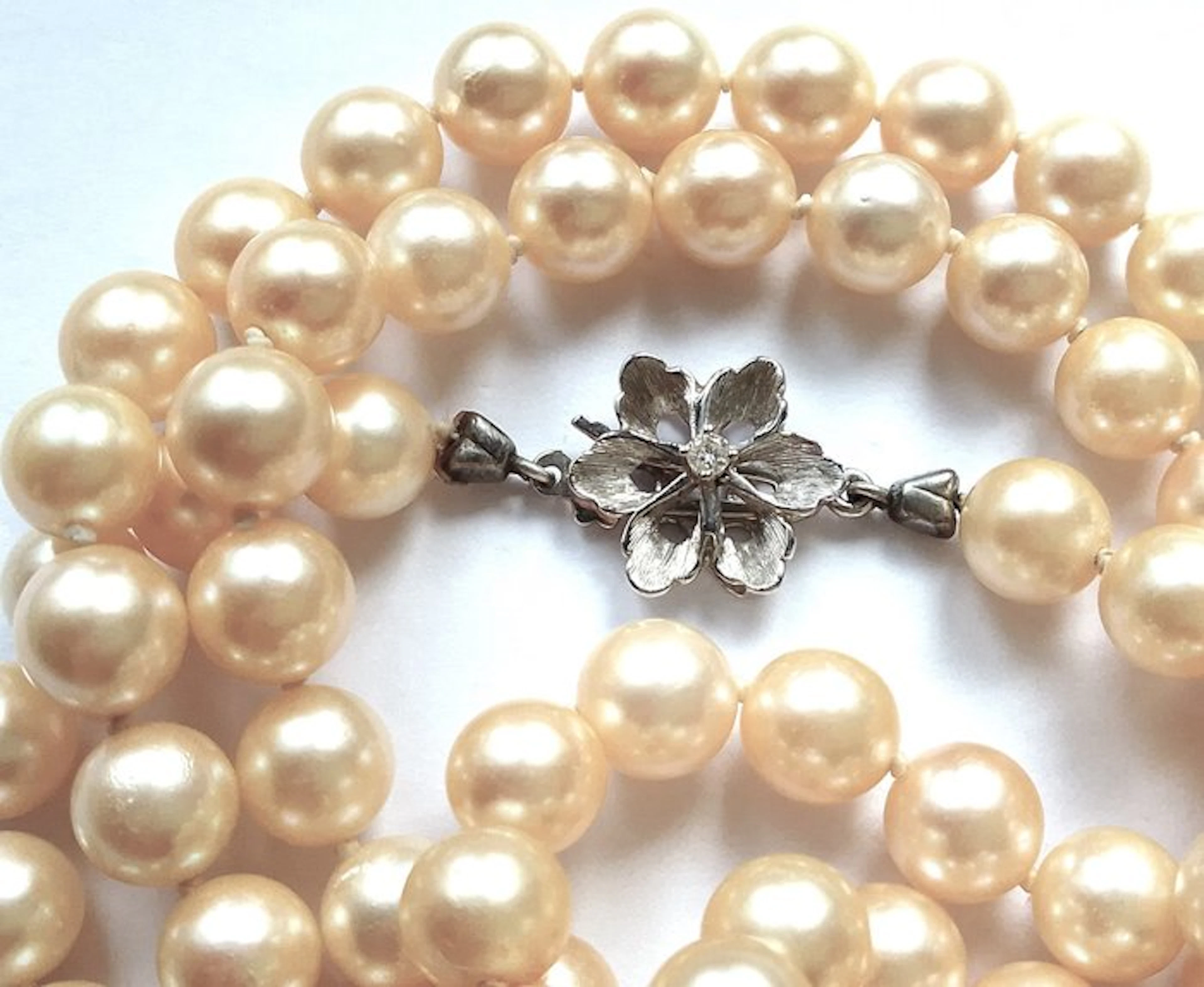 Necklace 14k white gold - uniform Akoya pearls up to 8 mm...