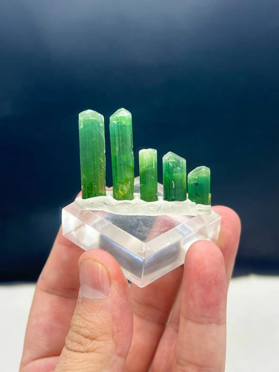 Green tourmaline Crystals - Height: 30 mm - Width: 8 mm- 11 g - (1)