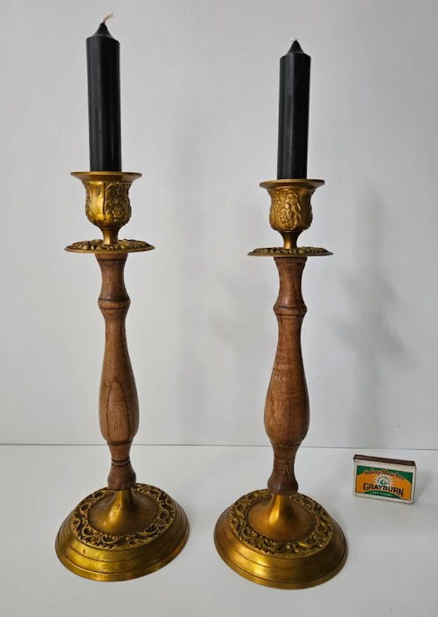 Paar zeldzame kandelaars - Candleholder - Brass - Wood